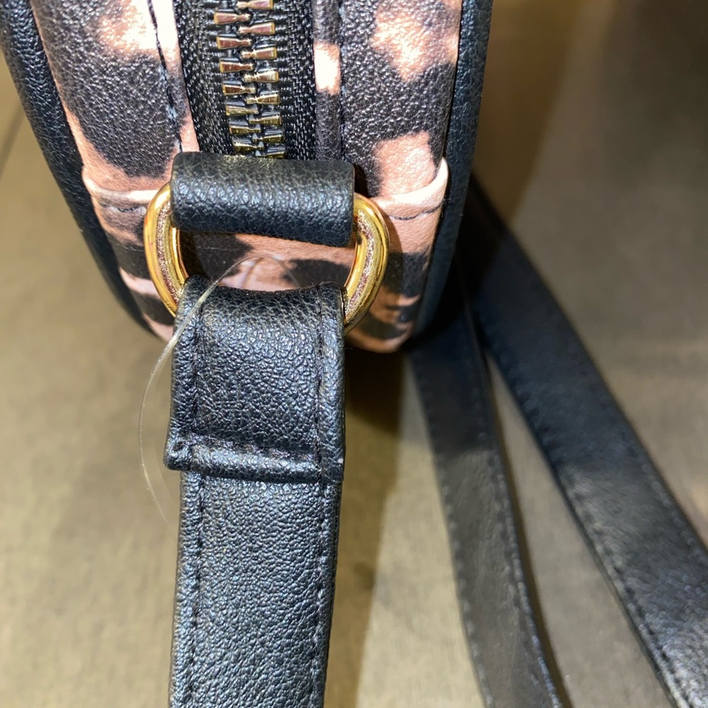 Brand New Leopard Print Crossbody Round Bag. (w/out tag, will provide dust bag) - Picture 6 of 9